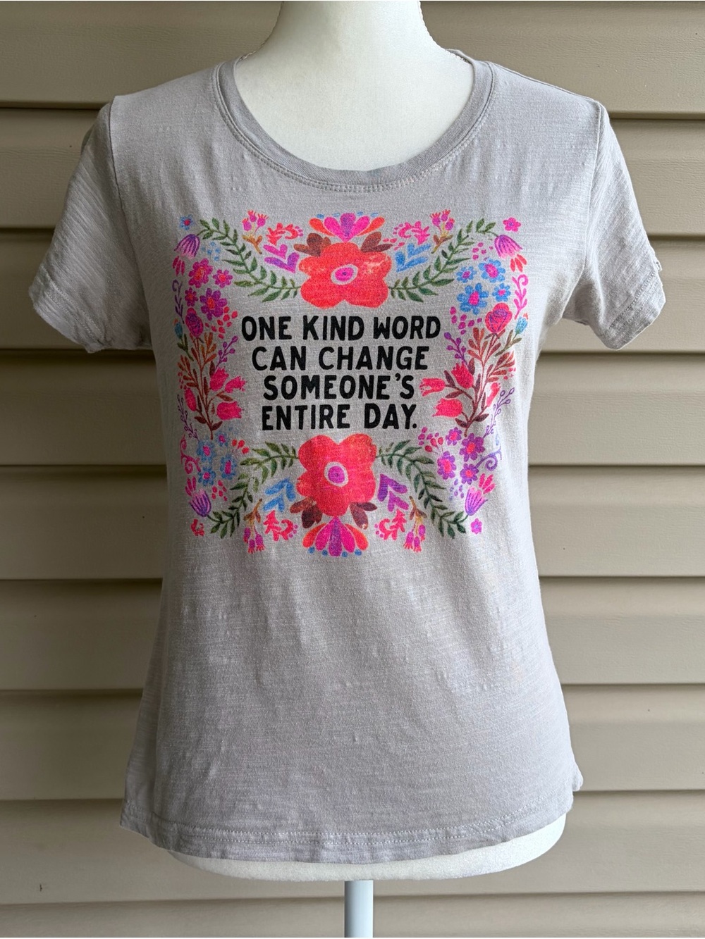 •Natural Life• “One Kind Word” Graphic Tee – Size Small